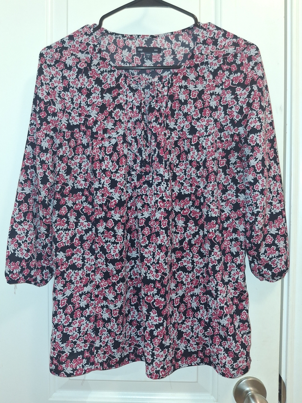 GAP Women's Floral Peasant Blouse in Navy and Pink